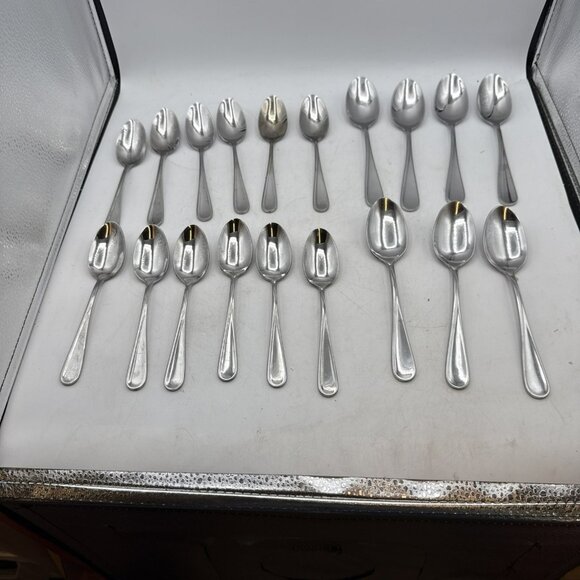 Oneida  St 14 Stainless Flatware Lot Of 12 Teaspoons And 7 Soup Spoons - Picture 1 of 7